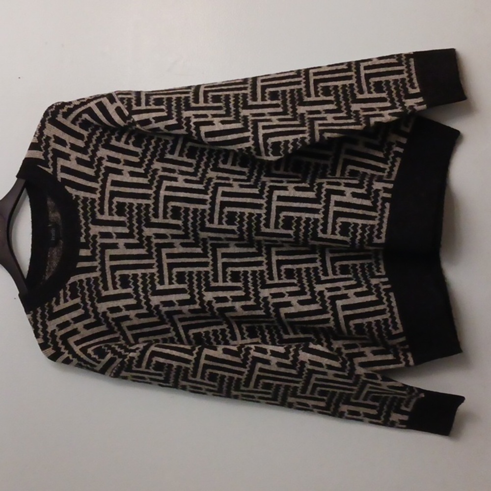 Truth by Republic size XL men's geometric prints gray and black 4% wool sweater.